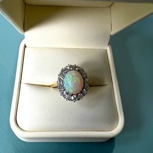 Gorgeous opal diamond and gold ring